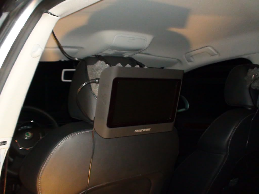 How to access the 12 v ciglighter in rear console? Skoda Superb Mk