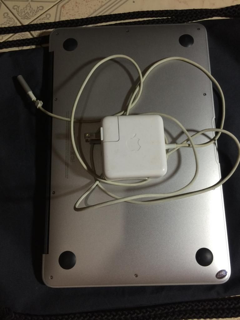 Bán nhanh macbook air 2010 chạy SSD - 1