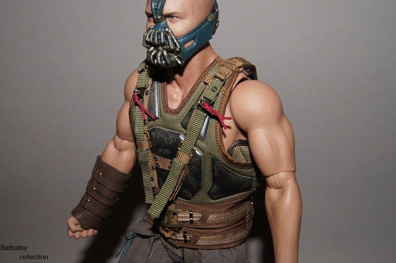 http://i778.photobucket.com/albums/yy67/Batbatsy/Hot%20Toys%20Bane/11_zps6a4d5286.jpg