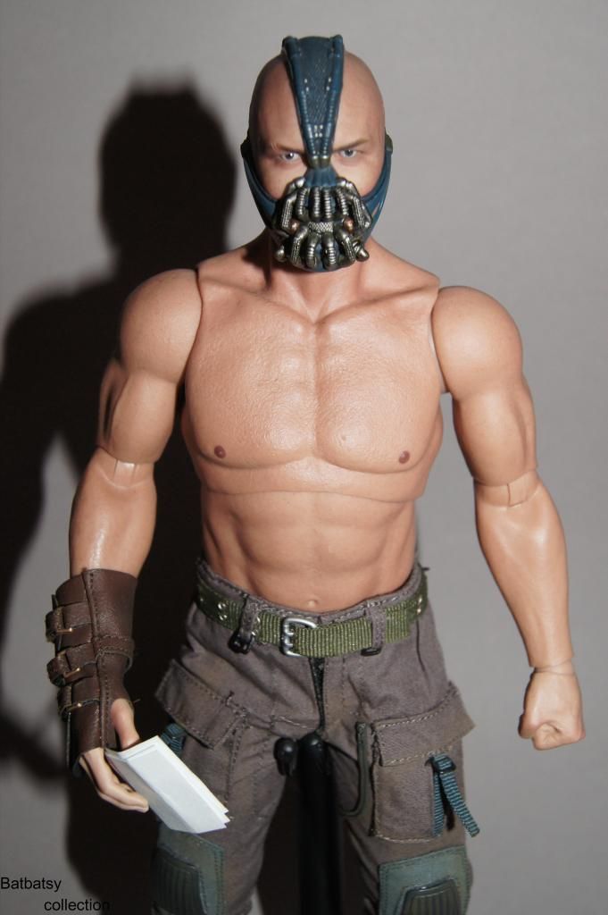 http://i778.photobucket.com/albums/yy67/Batbatsy/Hot%20Toys%20Bane/16_zpsbfb854e1.jpg