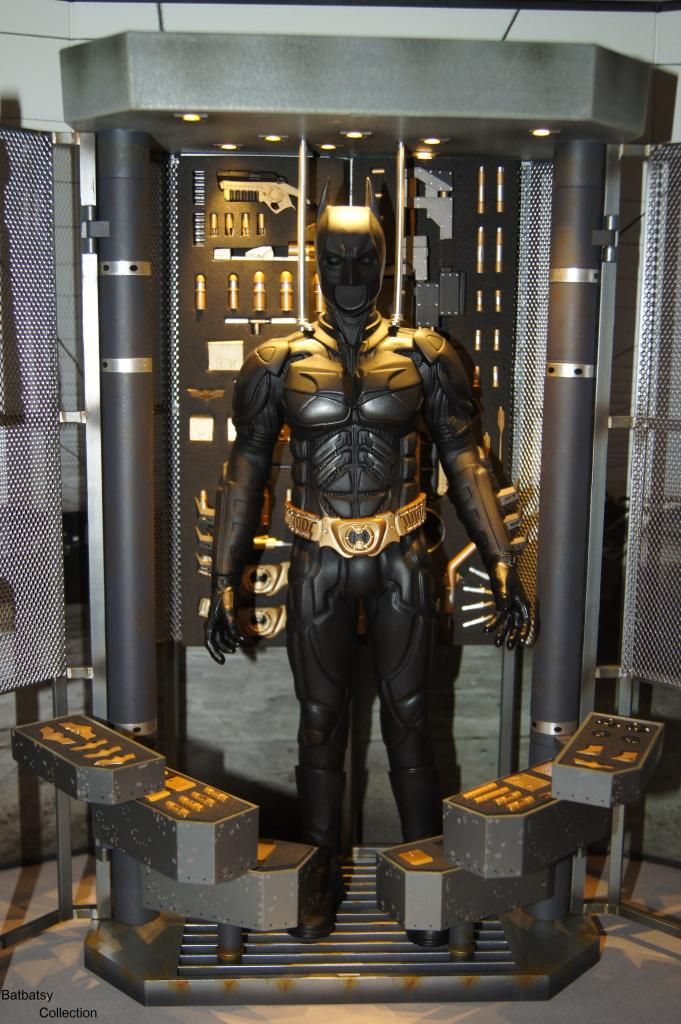 http://i778.photobucket.com/albums/yy67/Batbatsy/Hot%20Toys%20Bat%20Armory/6_zps563f708b.jpg