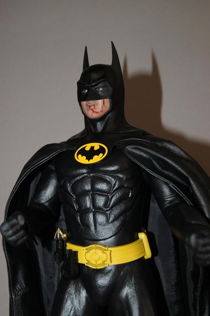 http://i778.photobucket.com/albums/yy67/Batbatsy/Hot%20Toys%20Batman%201989%20Version/14_zps57e6e060.jpg