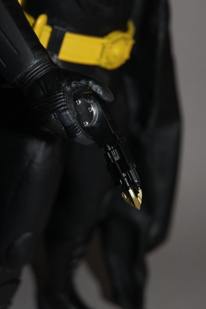 http://i778.photobucket.com/albums/yy67/Batbatsy/Hot%20Toys%20Batman%201989%20Version/14_zps811ff6b8.jpg