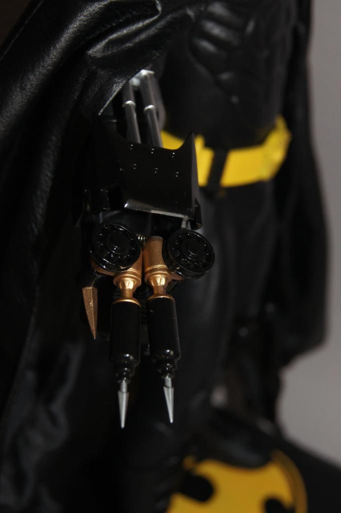 http://i778.photobucket.com/albums/yy67/Batbatsy/Hot%20Toys%20Batman%201989%20Version/15_zps96eb5410.jpg