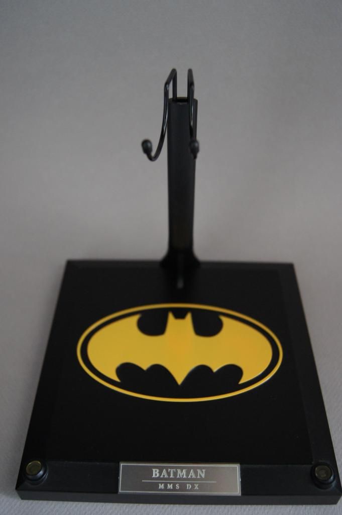 http://i778.photobucket.com/albums/yy67/Batbatsy/Hot%20Toys%20Batman%201989%20Version/4_zpsaadfc782.jpg