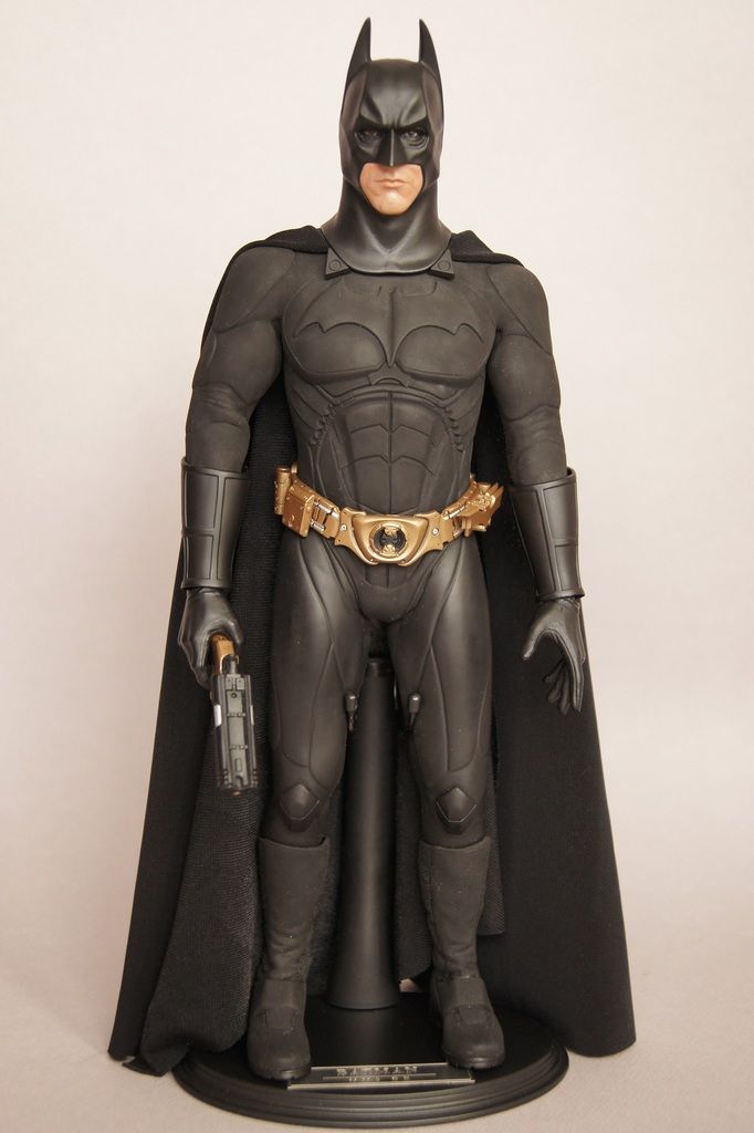 http://i778.photobucket.com/albums/yy67/Batbatsy/Hot%20Toys%20Batman%20begins/DSC04599_zps0o5dyyrf.jpg