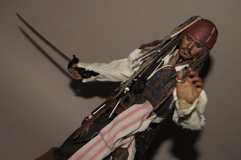 http://i778.photobucket.com/albums/yy67/Batbatsy/Hot%20Toys%20Captain%20Jack%20Sparrow/11_zps4c624a01.jpg