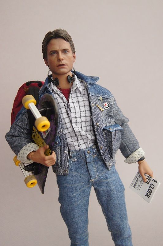 http://i778.photobucket.com/albums/yy67/Batbatsy/Hot%20Toys%20Marty%20McFly/19_zpsozjemlt3.jpg