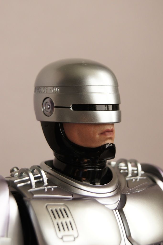 http://i778.photobucket.com/albums/yy67/Batbatsy/Hot%20Toys%20Robocop/10_zpsk56snisu.jpg