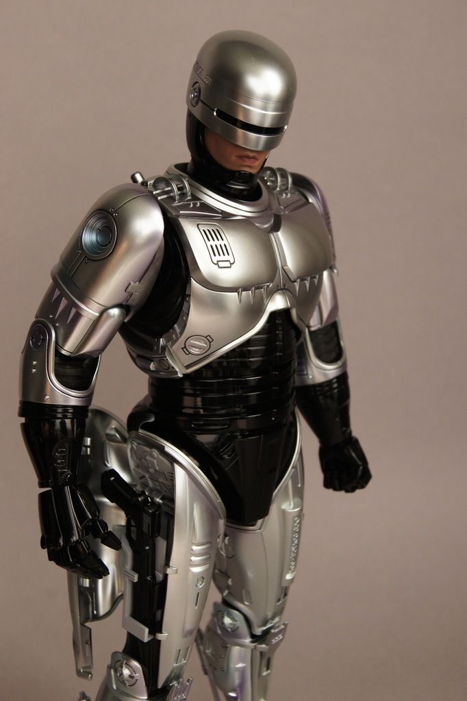 http://i778.photobucket.com/albums/yy67/Batbatsy/Hot%20Toys%20Robocop/11_zpsnogb3jak.jpg