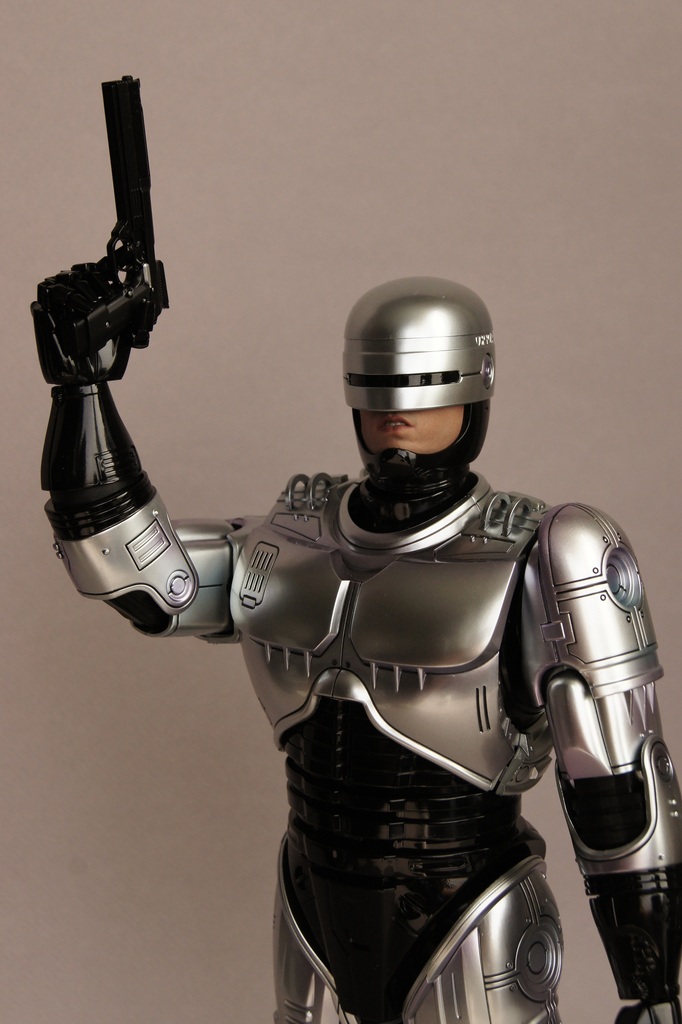 http://i778.photobucket.com/albums/yy67/Batbatsy/Hot%20Toys%20Robocop/13_zpsk88ah6yo.jpg