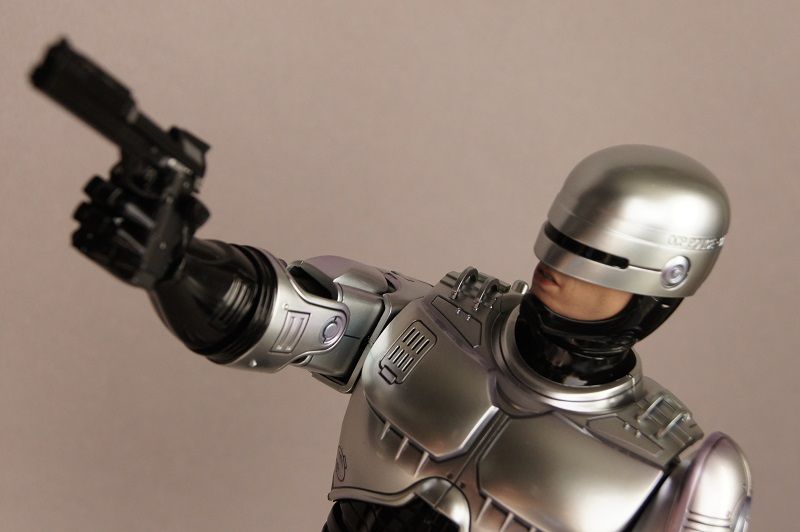 http://i778.photobucket.com/albums/yy67/Batbatsy/Hot%20Toys%20Robocop/15_zps1bptjkjo.jpg