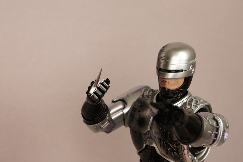 http://i778.photobucket.com/albums/yy67/Batbatsy/Hot%20Toys%20Robocop/24_zps6prqqgxt.jpg