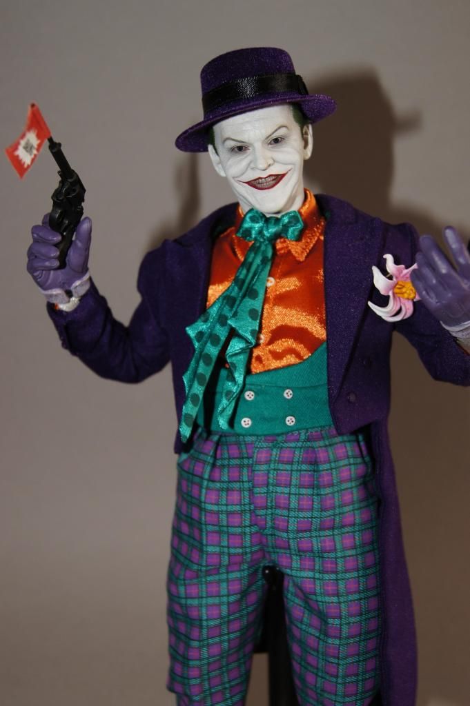 http://i778.photobucket.com/albums/yy67/Batbatsy/Hot%20Toys%20The%20Joker%201989%20Version/10_zps72632d4c.jpg