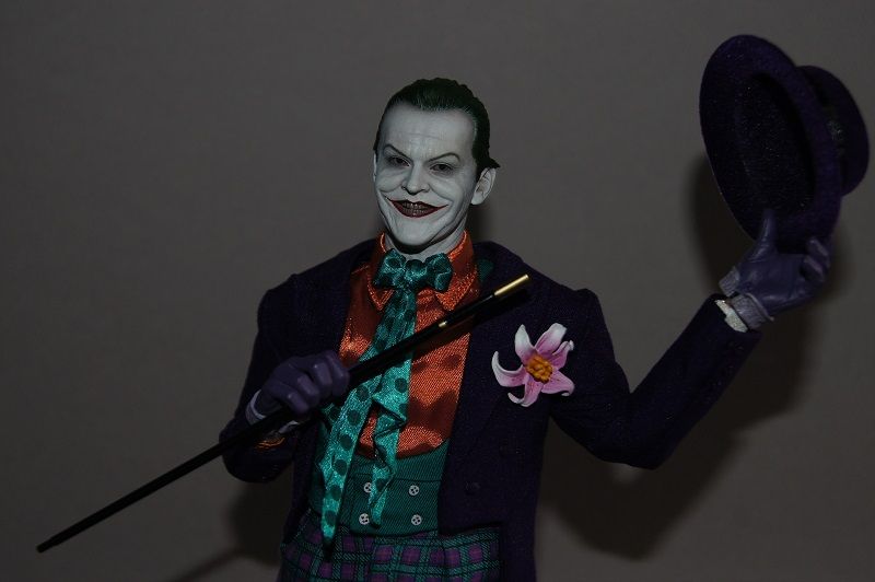 http://i778.photobucket.com/albums/yy67/Batbatsy/Hot%20Toys%20The%20Joker%201989%20Version/13_zps0191c3b6.jpg