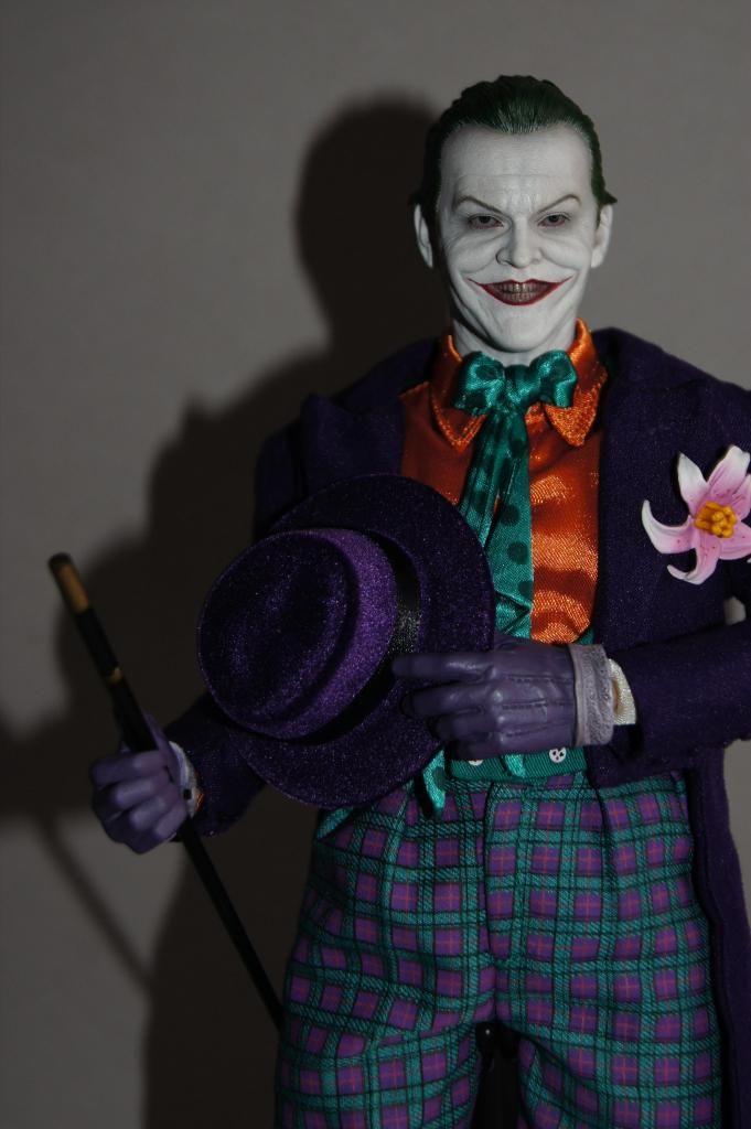 http://i778.photobucket.com/albums/yy67/Batbatsy/Hot%20Toys%20The%20Joker%201989%20Version/14_zps8aba4a59.jpg