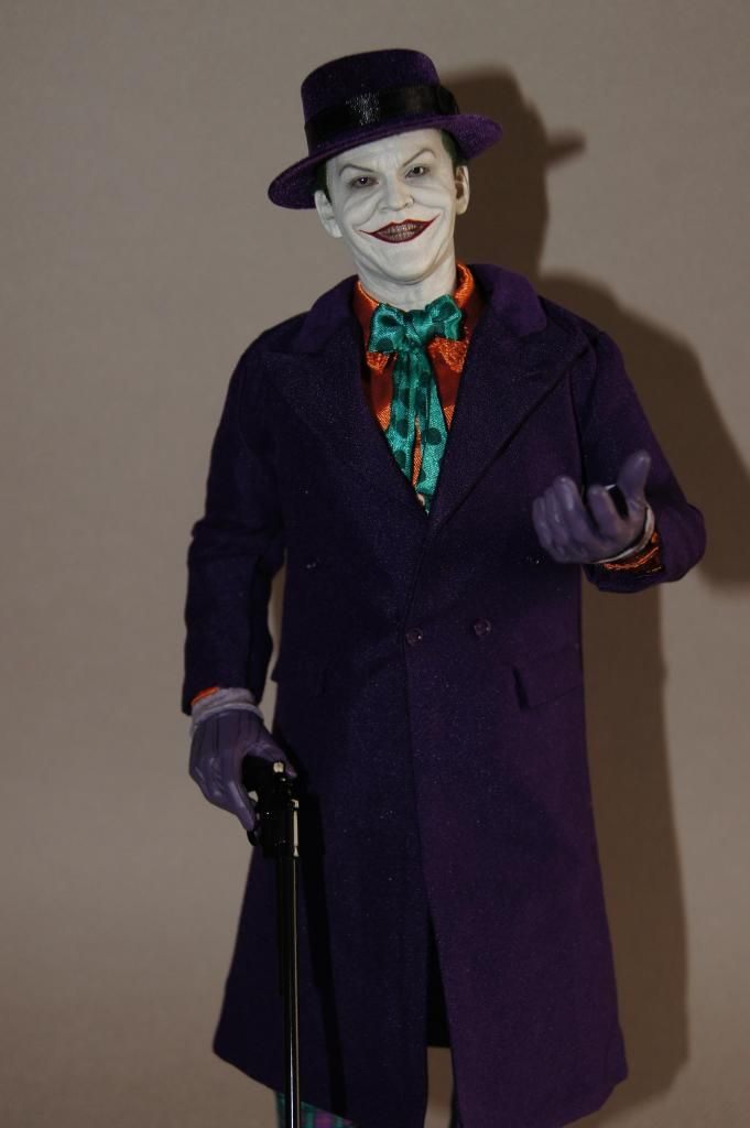 http://i778.photobucket.com/albums/yy67/Batbatsy/Hot%20Toys%20The%20Joker%201989%20Version/21_zpsc78cb7ac.jpg