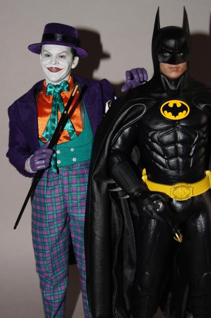 http://i778.photobucket.com/albums/yy67/Batbatsy/Hot%20Toys%20The%20Joker%201989%20Version/23_zpsc0d64046.jpg