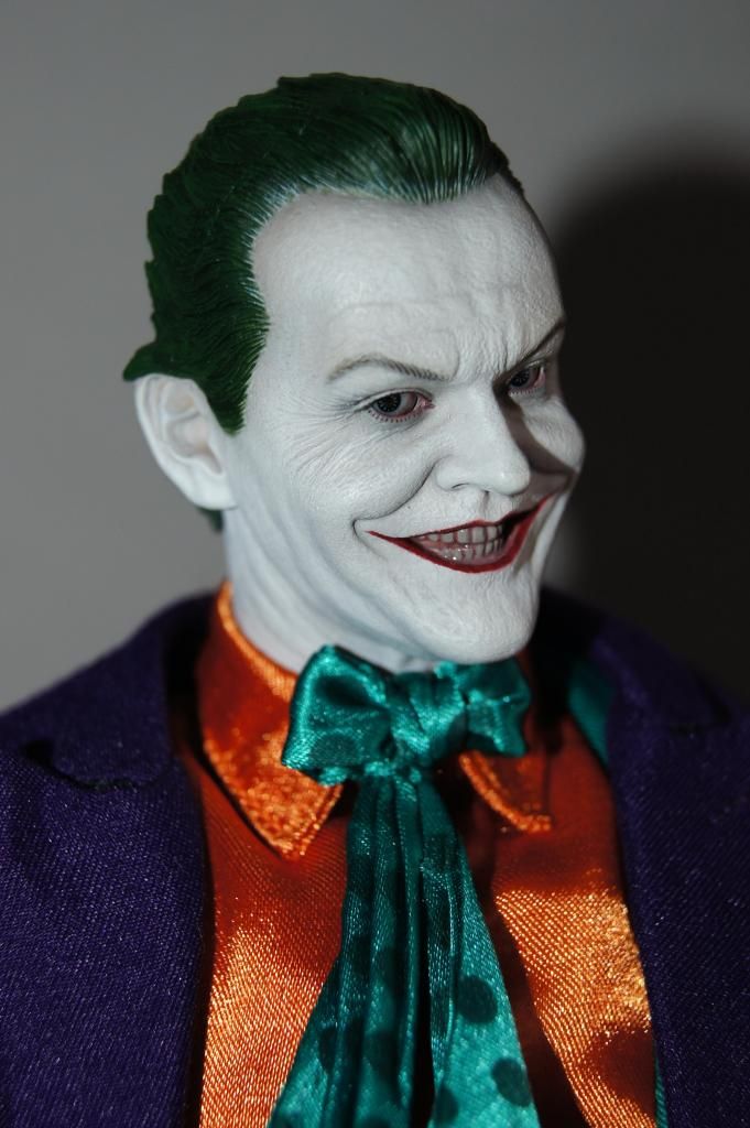 http://i778.photobucket.com/albums/yy67/Batbatsy/Hot%20Toys%20The%20Joker%201989%20Version/7_zpse3c04fa1.jpg