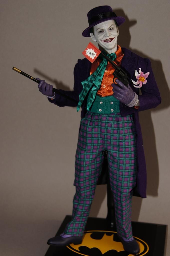 http://i778.photobucket.com/albums/yy67/Batbatsy/Hot%20Toys%20The%20Joker%201989%20Version/9_zps2f4e37fb.jpg