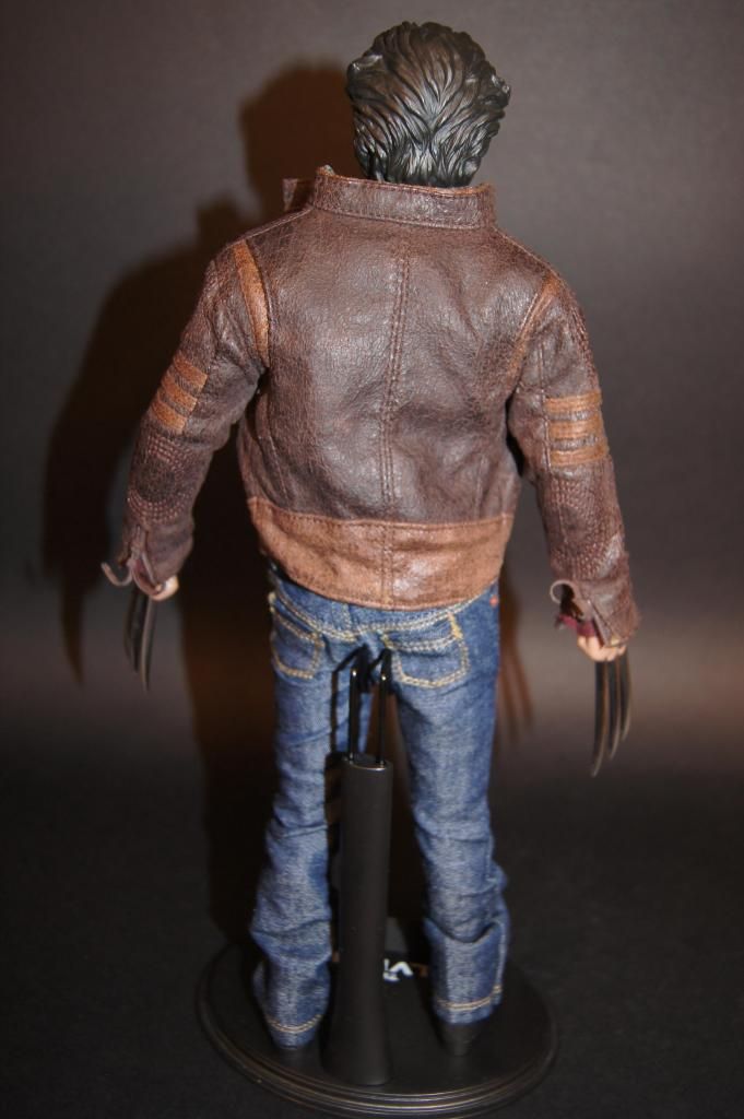 http://i778.photobucket.com/albums/yy67/Batbatsy/Wolverine%20Custom%20Figure/4_zpsdd3ab83f.jpg