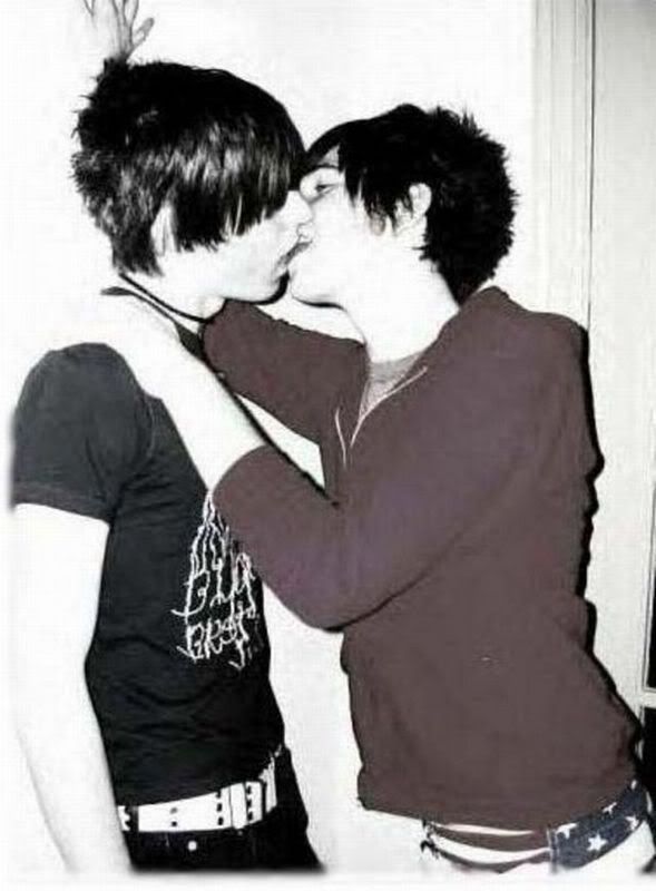 emo boys kissing emo boys. Emo boys kiss Pictures,